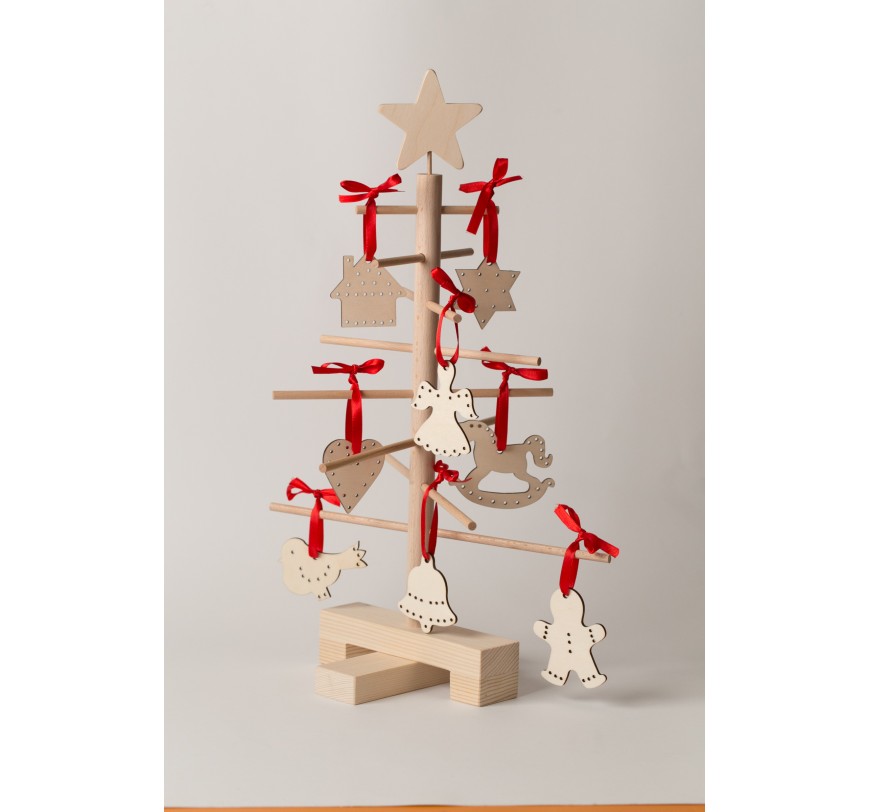 Xmas3 XS2 wooden tree with Robbin Wood ornaments